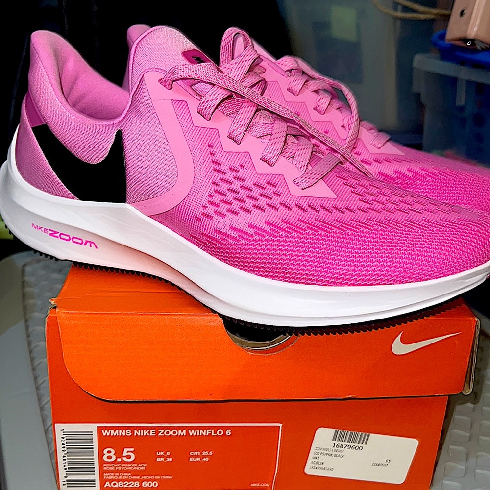 Nike Women’s Air Zoom Winflo 6 Athletic Shoes. Women’s Size 8.5. BRAND NEW.